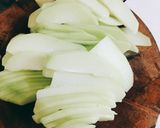 Hình bước làm 2 của món Su su xào tim gà