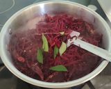 A picture of step 3 of Beetroot chutney.