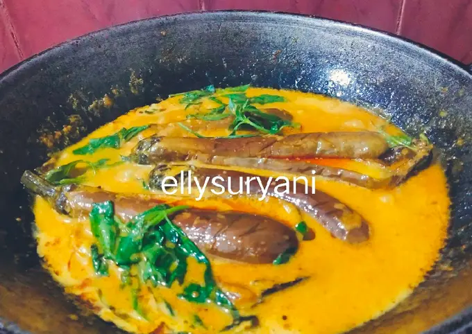 Langkah-langkah untuk membuat Cara bikin Gulai Kare Pedas Terong-Ikan Salai Ala Rumah Kami