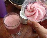 Foto langkah ke 3 dari resep Strawberry Creamy Bliss.
