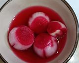 A picture of step 4 of White wine vinegar onion.