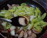รูปขั้นตอนการทำที่ 4 ของ หมูผัดพริกหยวก