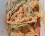 A picture of step 3 of 3 coloured capsicum pakora.