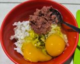 Foto langkah ke 3 dari resep Telur Dadar Kornet Kol.
