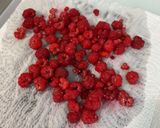 Une image de l'étape 2 de Coupes aux framboises, skyr et cranberries.