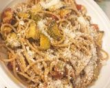 Foto del passaggio 5 della ricetta Spaghetti con le zucchine e i pomodorini