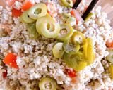 Hình bước làm 3 của món 🌱 Salad Couscous Cà Chua & Olive (Vegan)