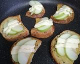 Gambar langkah 3 resipi 🇲🇫 Brie Cheese & Apples.