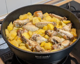 Foto del paso 3 de la receta: Alitas fritas con patatas al Jerez