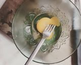 A picture of step 2 of Fluffy Egg Soup.