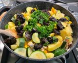 Une image de l'étape 23 de Tajine de poulet aux légumes et pruneaux.