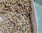 A picture of step 1 of Moth beans misal pav.