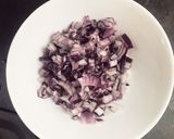 Lilahagymás-mozzarellás csirkemell recept fázis 2 fotója