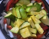 Foto del paso 1 de la receta: TORTILLA DE VEGETALES 🧅🫑🌶️🥬🍅🥬