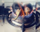 A picture of step 1 of Baingan ka bharta.