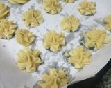 A picture of step 6 of Melting moments cookies.