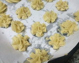 A picture of step 6 of Melting moments cookies.