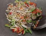 Foto langkah ke 4 dari resep Mie Sagu Goreng Khas Riau.