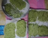 Foto langkah ke 5 dari resep Mie Bayam Homemade NO MSG.Aman untuk MPASI dan Anak anak.