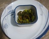 A picture of step 5 of Fried green chilies.