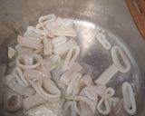Foto del paso 2 de la receta: Zarzuela de merluza, escamarlanes y calamar