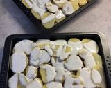 Sütőben sült hagymás krumpli sok sajttal: krémes és pikáns recept fázis 7 fotója
