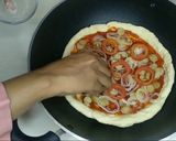Foto langkah ke 7 dari resep Pizza Teflon simple Enak Empuk anti gagal.
