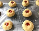 Hình bước làm 4 của món Bánh mứt dâu (jam drops)