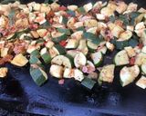 Une image de l'étape 9 de Courgettes au jambon, poivron, tomates, abricots secs et citron confit.
