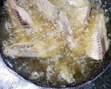 Foto langkah ke 1 dari resep Gulai ikan pindang daun kemangi.