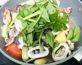 Hình bước làm 4 của món Mực Xào