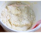 A picture of step 2 of Simple Crunchy Vanilla Chocochip Cookies.