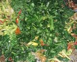 Foto langkah ke 8 dari resep Tumis daun dan bunga pepaya.