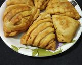A picture of step 4 of Aloo veggie samosa.