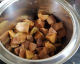 "चिक्कू चा मिल्कशेक"(Chiku Milkshake Recipe In Marathi) रेसिपी स्टेप 2 फोटो