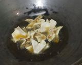 Foto langkah ke 2 dari resep Pangsit Sambal Jahe Kacang.