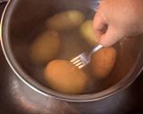 Foto del paso 1 de la receta: Croquetas de papa y atún rellenas de queso