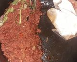Foto del paso 2 de la receta: Chorizo guisado rápido y fácil, tip para menos grasa (casi nada)