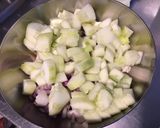 Une image de l'étape 5 de Salade d'endives au concombre et oignon rouge sauce ciboulette.