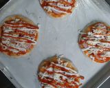 Foto langkah ke 4 dari resep Pizza Mini.