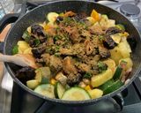 Une image de l'étape 24 de Tajine de poulet aux légumes et pruneaux.