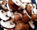 A picture of step 1 of My Garlic Mushroom, Onion and Sweet pepper Side Dish. 😁.