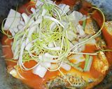 Foto langkah ke 5 dari resep Gulai Asam Lompong Ikan Pilot (Gulai Masam Keladi Ikan Pilot).