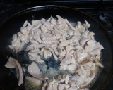 Foto del paso 2 de la receta: Crepe de pechuga de pollo, patatas, champiñón y queso