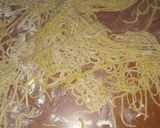 Foto del paso 2 de la receta: Fideos caseros con crema de leche y cebolla de verdeo