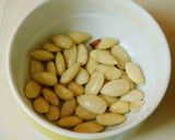 A picture of step 2 of Oats banana dates almond smoothie.
