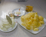 Foto del paso 1 de la receta: Patatas con sepia y guisantes