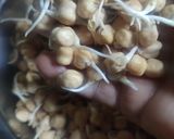 स्प्राउट्स छोले की चाट(sprouts chole ki chaat recipe in hindi) रेसिपी चरण 1 फोटो