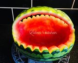 A picture of step 4 of HOW TO MAKE A WATERMELON BASKET:.