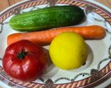 Foto langkah ke 1 dari resep Jus Detox Perpaduan Wortel, Timun, Tomat dan Lemon.